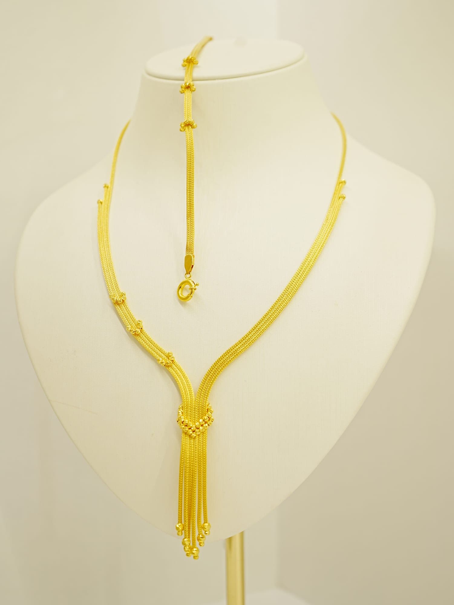 Goldcollier Sarina